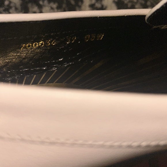 Gucci Logo Plaque Moccasin Leather Loafers - Picture 11 of 16